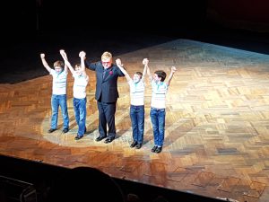 Elton John mit den vier Billies: Euan, Nat, Thomas und Brodie